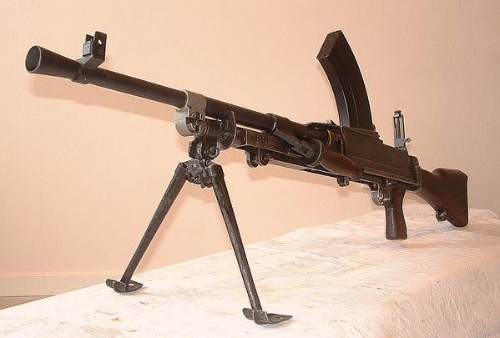 机枪名称"bren"来源于捷克城市—布尔诺"brno,此地曾开展生产原创