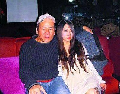 60岁赵传现身朋友聚会此前与李秉蓁结束23年婚姻