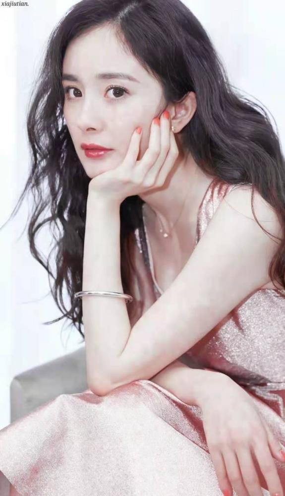 杨幂对李雪琴说杨幂你好 李雪琴竟被误认为是杨幂!