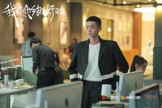 我在他乡挺好的片尾曲异乡人吐露漂泊心声引共鸣