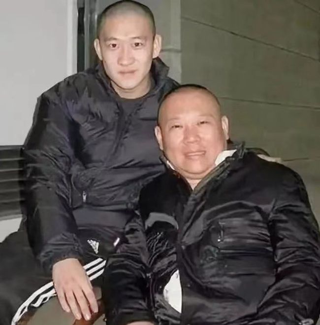曹云金参加某档相声比赛,已经进入决赛,但郭德纲因为利益让他退赛.