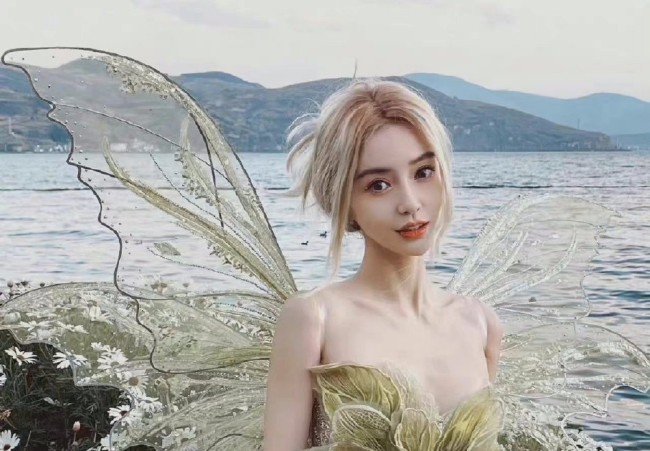 baby生日照曝光盘金发背翅膀似精灵少女