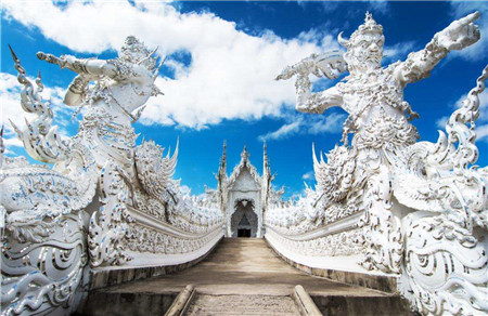 泰国最“独特”寺庙，不供奉佛像，却陈列各种动物标本