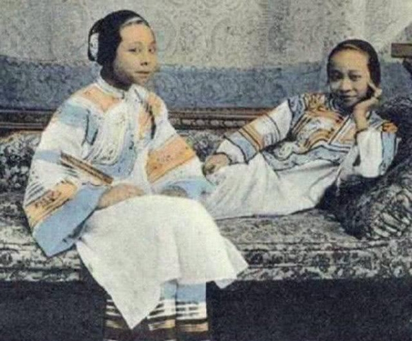 清朝的青楼女子大多是面容姣好,才艺十足的美人.