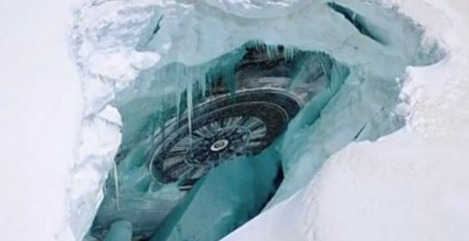 科学家感到惊异，南极卫星拍摄到地下城市，不冻湖里藏有外星基地