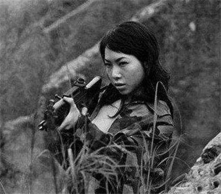 对越自卫反击战被俘虏的越南女兵会主动脱掉衣服原因有很简单2