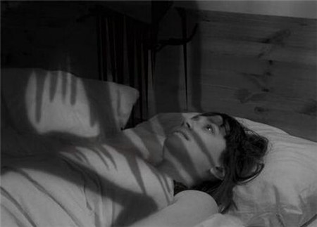 梦境迷雾，揭秘晚上梦见被鬼抱着浑身不能动弹的心理奥秘