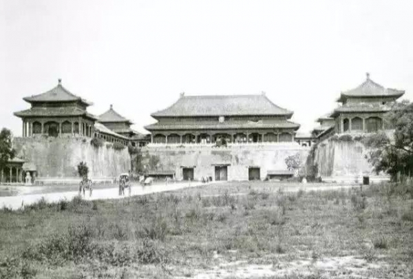 慈禧逃亡后，八国联军拍下紫禁城原始照片，和电视剧的不一样