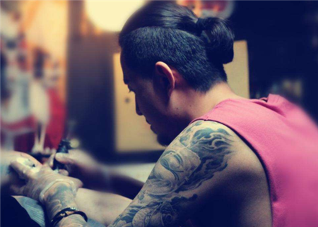 纹身师“嫌弃”的3种客人，即使长得再漂亮，纹身师也不乐意纹！