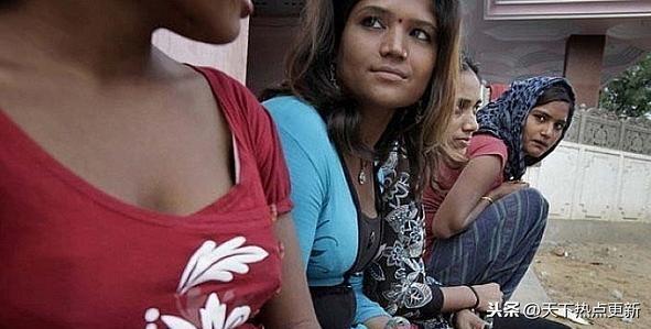 印度小镇每个女人都做“性奴”养活家庭