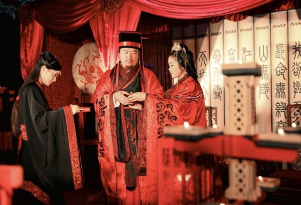 古代法定婚姻制度也是"一夫一妻"在上古社会,也就是人们还以部落形态