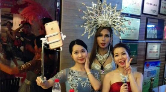 泰国人妖明明是男儿身，为什么还要吃避孕药呢？看完令人心酸