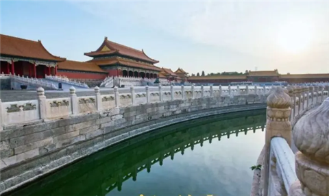 故宫竟然一直是斜的，愚蠢皇帝歪坐四百年龙椅，原因竟是如此