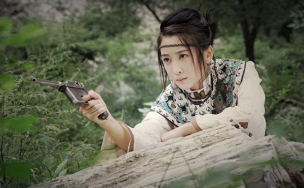 她是贵州最美女匪首,落网后被国家特赦,揭秘双枪女匪的传奇人生