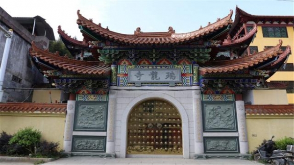 中国出土的两条龙一条被日本博物馆收藏另一条已2亿多年