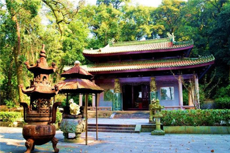 四川“最神秘”的寺庙，寺中常年无人打扫，屋顶却没有一片落叶