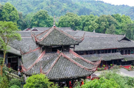 四川“最神秘”的寺庙，寺中常年无人打扫，屋顶却没有一片落叶
