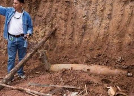 用“炸弹”造房子的国家，至今仍保留着上百万枚，百姓苦不堪言