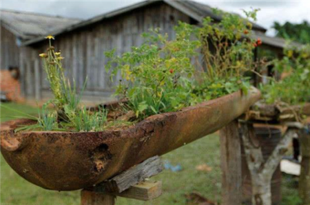 用“炸弹”造房子的国家，至今仍保留着上百万枚，百姓苦不堪言