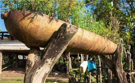 用“炸弹”造房子的国家，至今仍保留着上百万枚，百姓苦不堪言