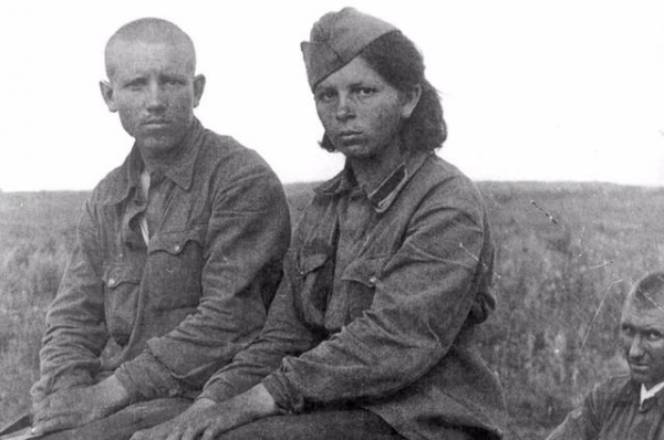 苏联女兵为了活命，甘当德国人“玩物”，还处决了1500名同胞