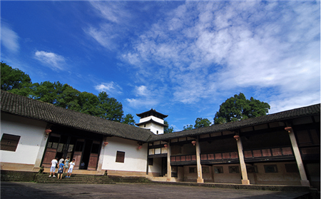 隐藏在重庆的神秘豪宅，被誉为“深山紫禁城”，至今依旧无人认领