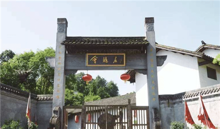 隐藏在重庆的神秘豪宅，被誉为“深山紫禁城”，至今依旧无人认领