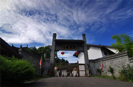 隐藏在重庆的神秘豪宅，被誉为“深山紫禁城”，至今依旧无人认领