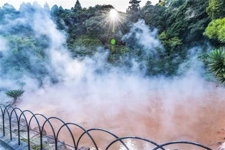 日本著名的“地狱”温泉，只能观赏不能泡，网友：中看不中用