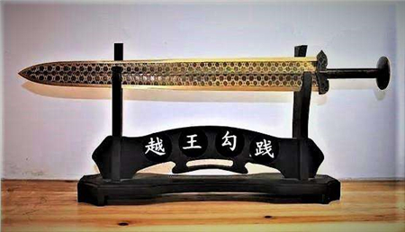 为什么越王勾践剑2500年都不腐放大三千倍后专家大有发现3