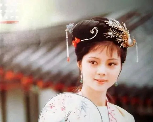 她是林黛玉原型嫁给雍正做皇妃因和曹雪芹来往过密被皇帝怒斥