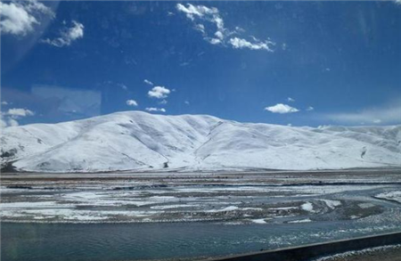 一声巨响，喜马拉雅山被砸出一个大洞，里面的情景让印度人吃惊