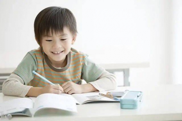 会|小学生作文《热死了》火了,老师称:优秀,我拜你为师吧