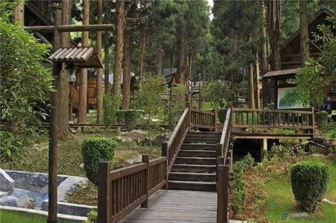 世上最奇葩酒店：外表看似坟墓，没水没网游客来了却不想走