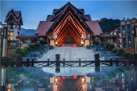 世上最奇葩酒店：外表看似坟墓，没水没网游客来了却不想走