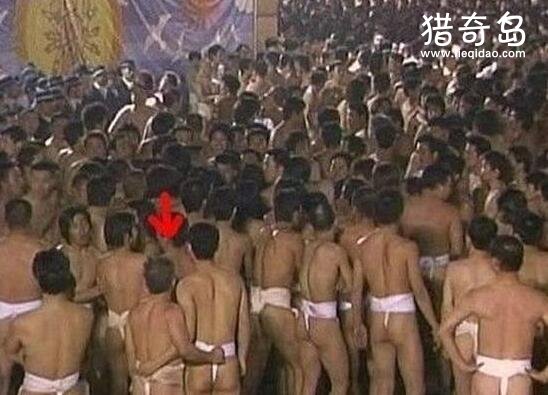 日本十大变态节日之“屁股节”，全民光着屁股大街上跑，太震撼！！