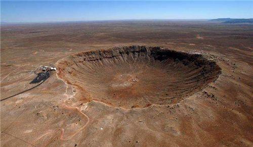 印尼国家航空航天研究所所长贾马鲁丁说,陨石坠落在人类居住地区是很