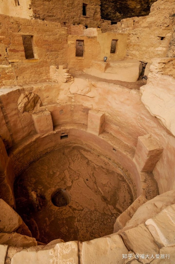 万人穴居悬崖600年爬绳梯进出洞穴他们被称美国山顶洞人