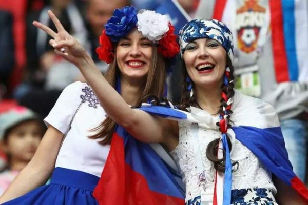 俄罗斯女性貌美如花，为何却遭东北人嫌？有个原因羞于启齿
