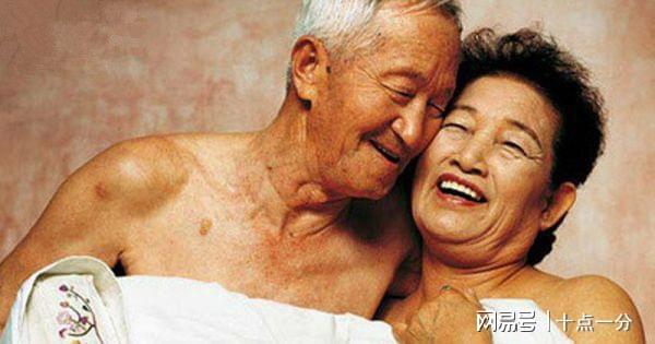 84岁老头嫖娼71岁老太不戴套儿子赞父亲雄风不减3