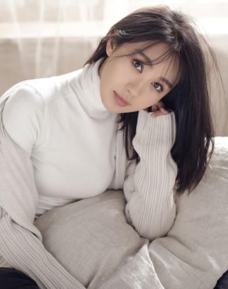 黄晓明大婚前一天前任女友在露天工地走穴相比杨颖她只输了运气