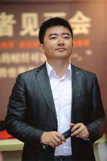 网曝央视前主持人苪成钢已出狱,狱中照片判若两人,粉丝留言祝福(4)