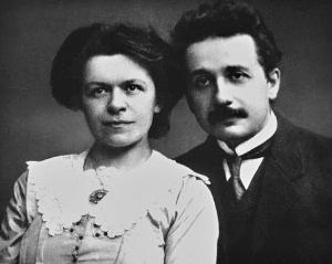 爱因斯坦被曝是“薄情郎”，移情表妹元配成佣人