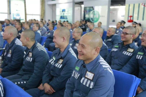 显然,这些人在铛锒入狱之前的发型