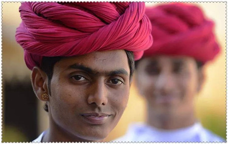 印度常年高温，为何印度人还要用头巾把脑袋包得那么严实？
