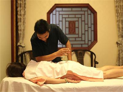 女子在大连一美容院做臀疗回家后越想越委屈