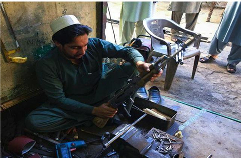 比地雷村还危险的村子拥有600个造枪作坊1天造出上百支枪5