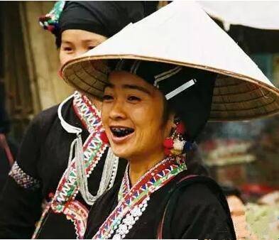 越南女人爱吃槟榔，牙齿越黑越美，提亲不要钱要槟榔(2)
