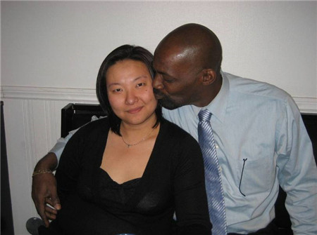 中国很多黑人男性,为啥没有黑人女性? 原因让中国姑娘脸红心跳!