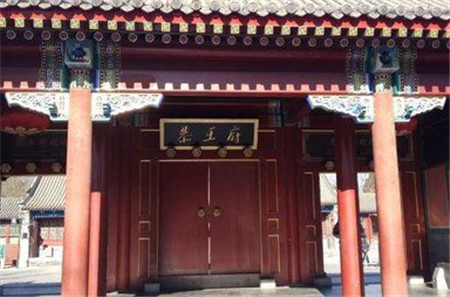 贪官建造的顶级豪宅到处都是藏满金银珠宝抄家就搜出8亿赃款5